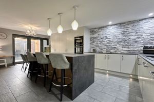 Kitchen/Breakfast Room- click for photo gallery